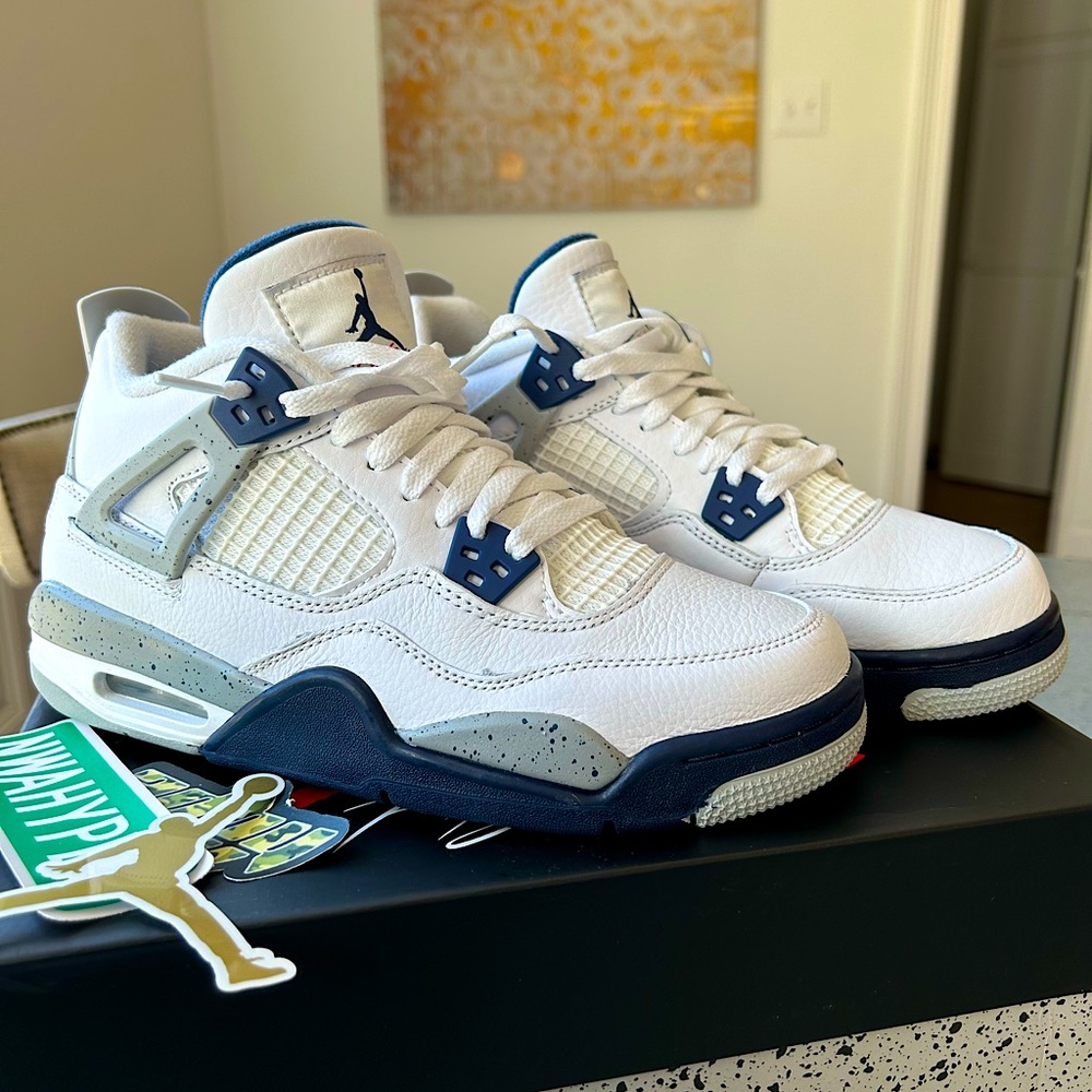 Air Jordan 4 Retro Midnight Navy, size 6.5 youth/mens (8 women’s)
